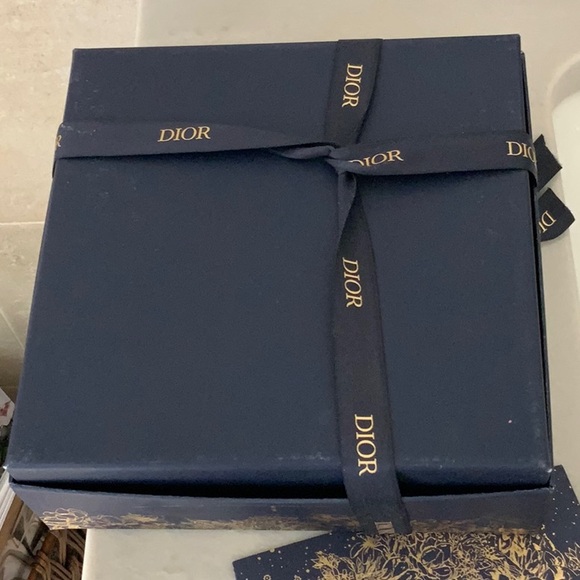 Dior Gift Box with Ribbon and card - Picture 6 of 6